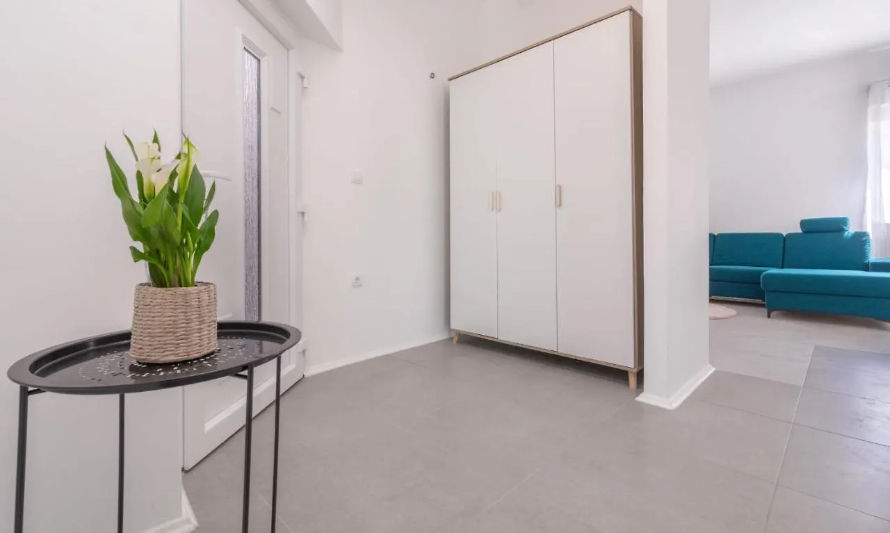 Apartman Lis Pomer Apartment