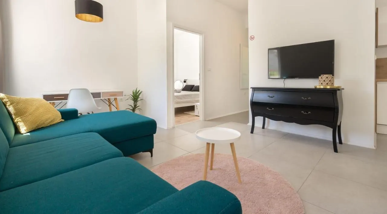 Apartman Lis Pomer 0*,
